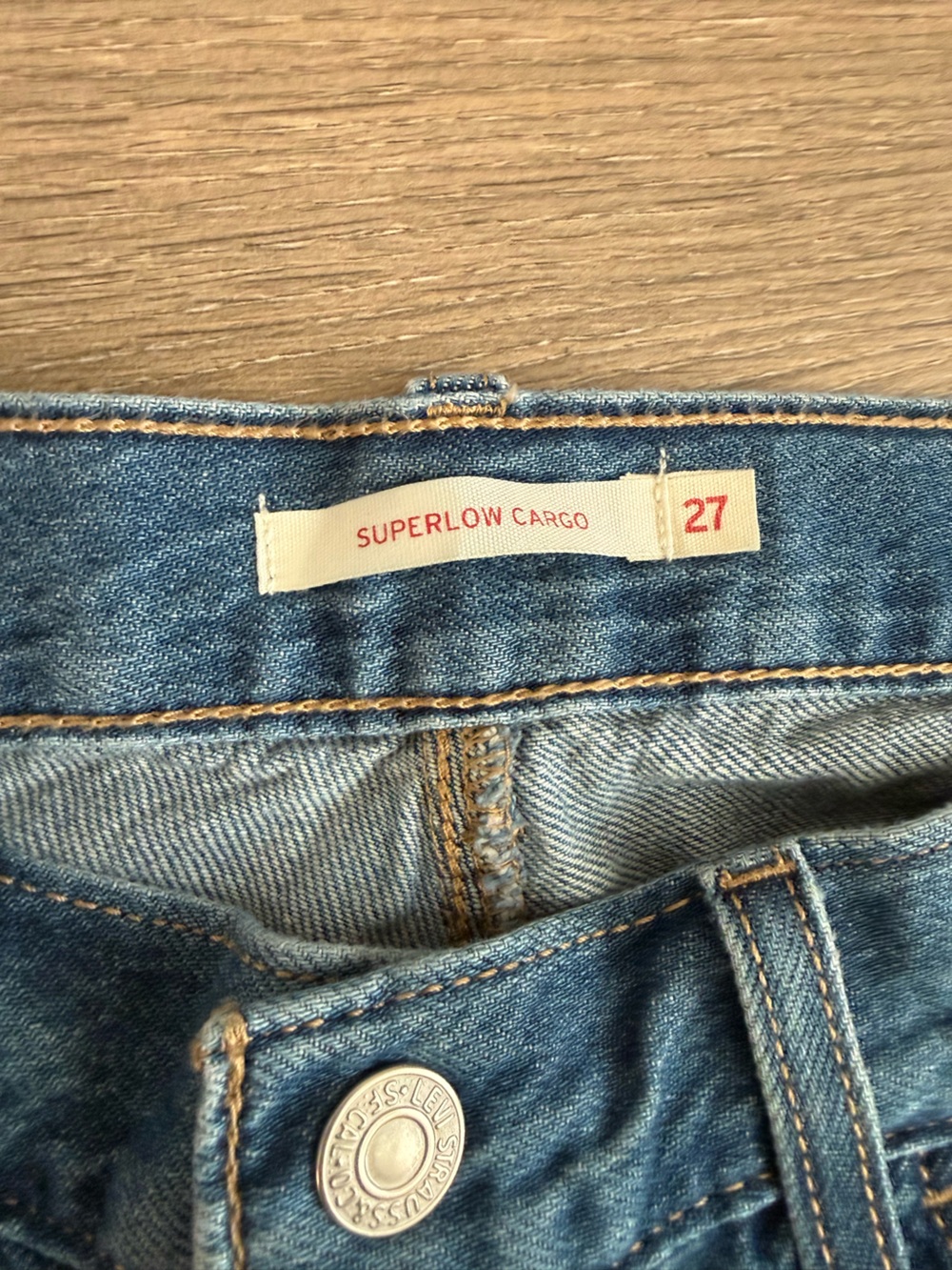Levi's Superlow Loose Cargo Jeans Size 27 - Picture 8 of 13